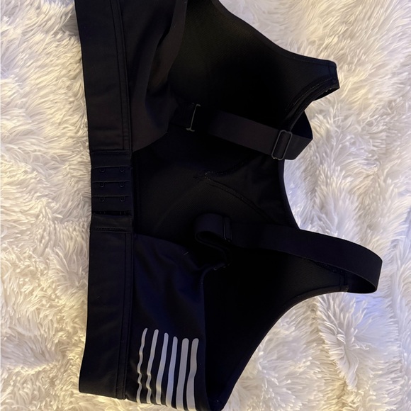 Under Armour Black Sports Bra with Sturdy Stretch Fabric - Picture 5 of 5